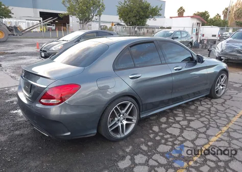 2017 Mercedes-Benz C 300 Luxury/Sport z USA, uszkodzony, nr VIN 55SWF4JB9HU217803